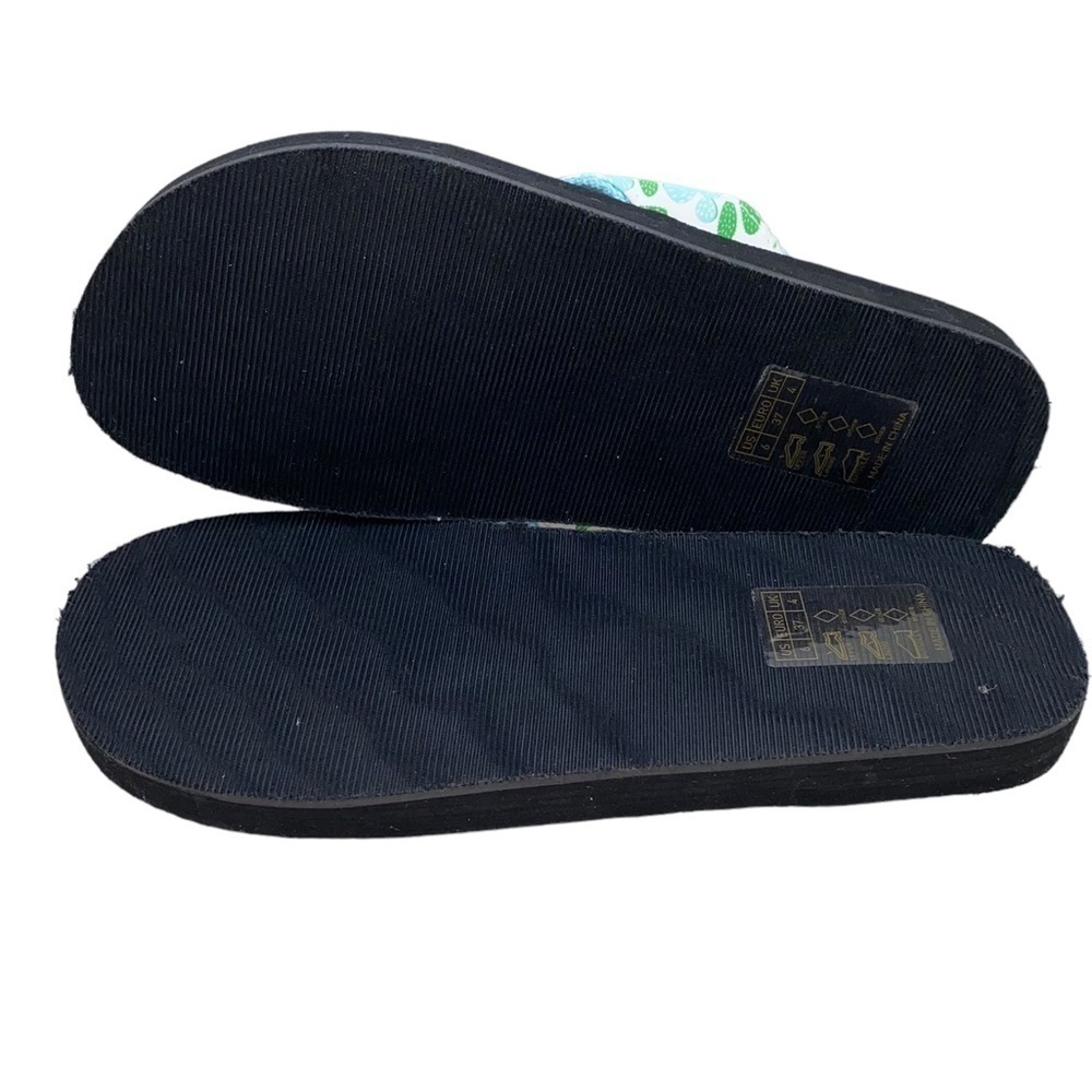 Capelli New York Women’s Blue and Green Cactus Print Flip Flop Sandals Sz 6 - Picture 8 of 10